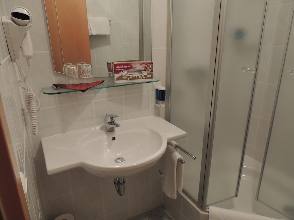 Hotel-Gasthof Eberherr Forstinning Rom bilde